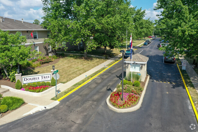 Foto del edificio - Double Tree Apartments