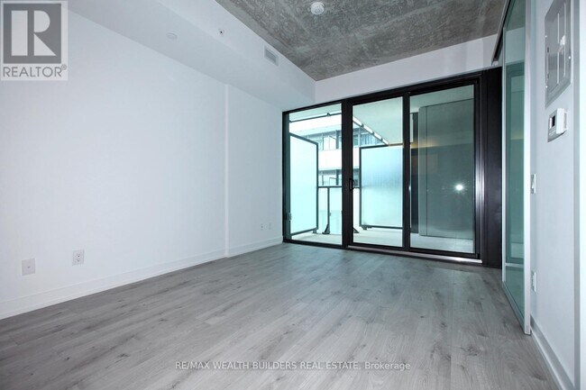 Building Photo - 161-161 Roehampton Ave