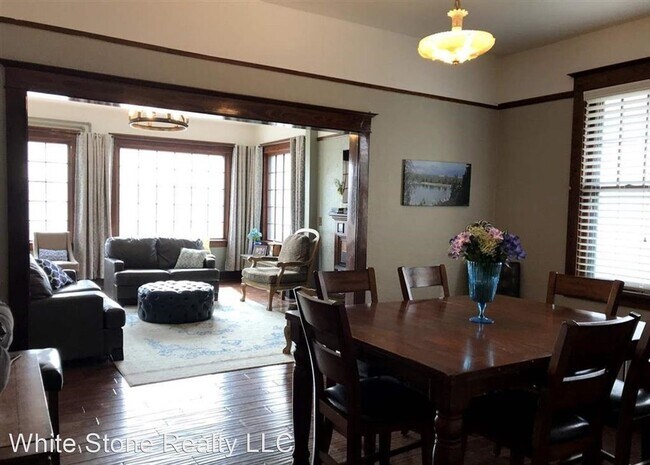 Foto del edificio - 5 br, 2 bath House - 215 W. Spruce