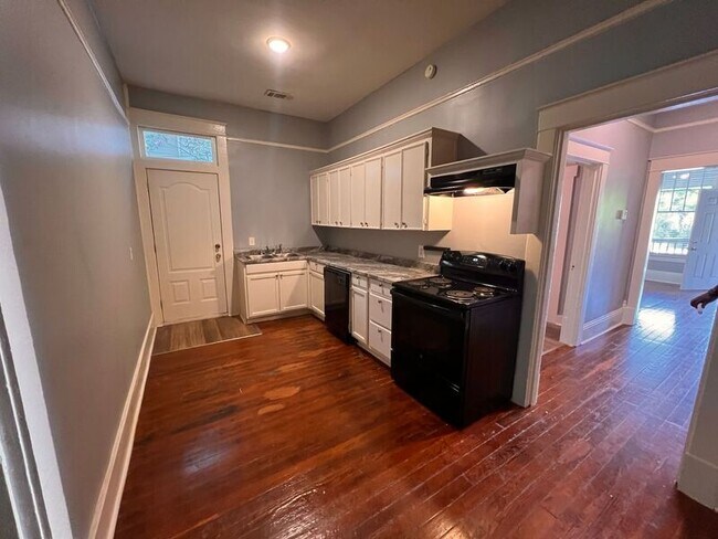 Foto del edificio - 1601 Hanger St