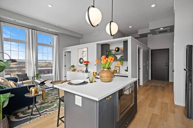 Building Photo - 1000 Main Street Apartments