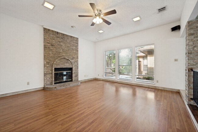 Building Photo - Charming 3-Bed Home in Coppell with Spacious Yard & Great Location