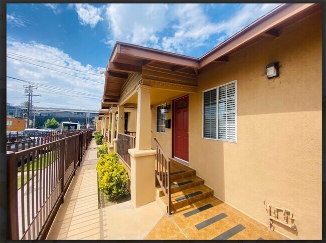 Foto del edificio - 317 N Coronado St