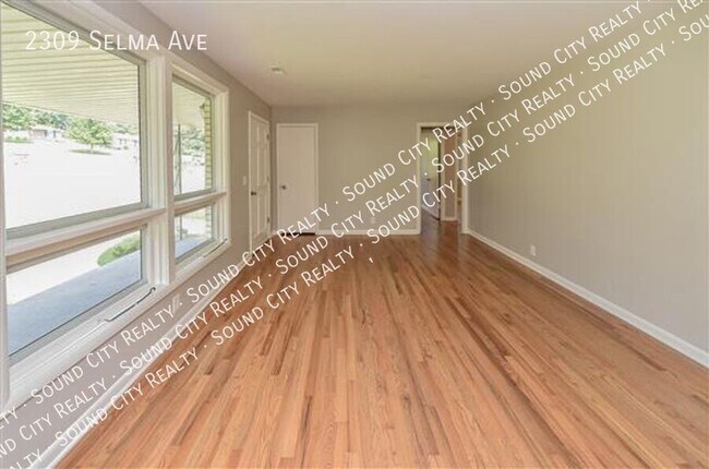 Foto del edificio - 2309 Selma Ave