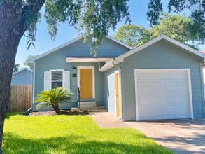 Building Photo - 11815 Greensbrook Forest Dr