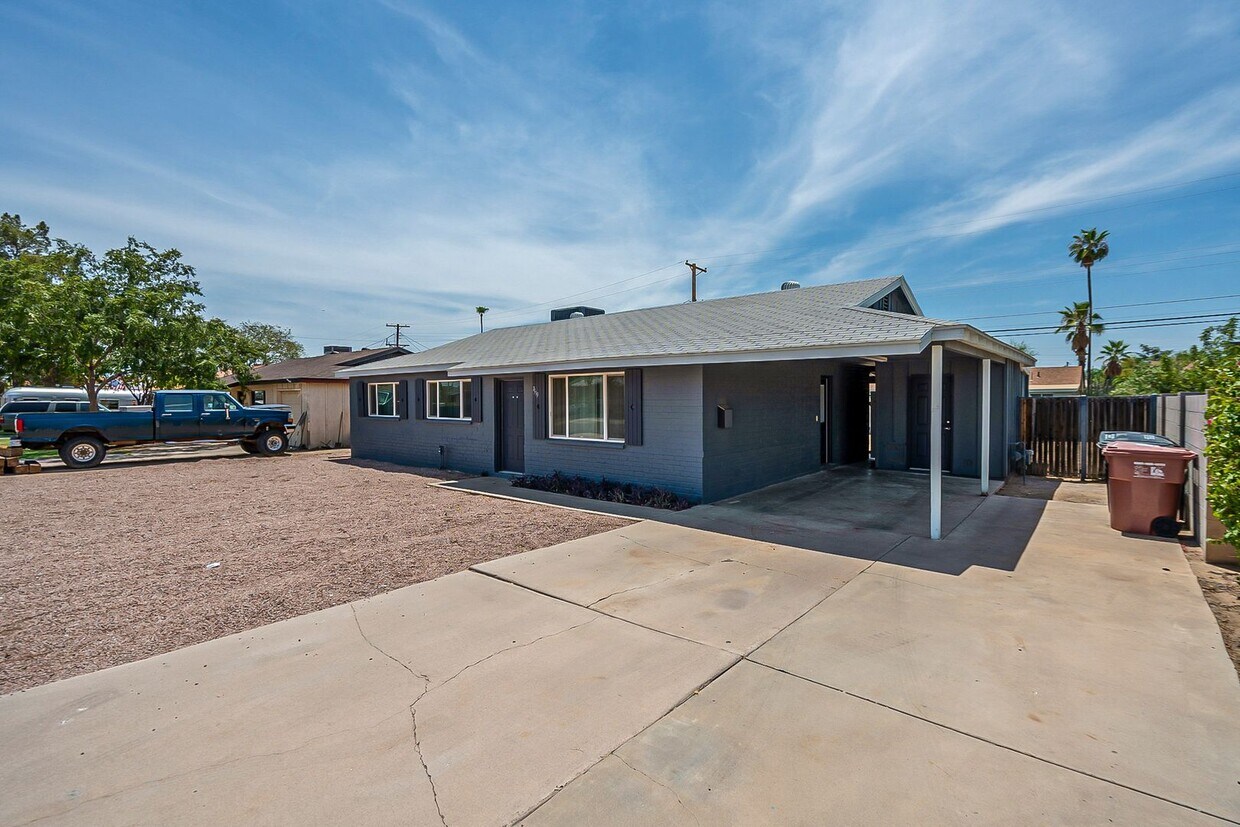 Foto principal - Scottsdale Home that has everything you need!