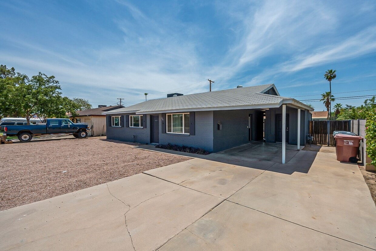 Primary Photo - Scottsdale Home that has everything you need!