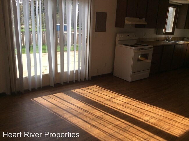 Foto del edificio - 1055-1095 17th Ave W