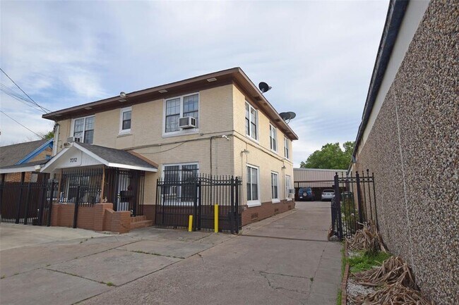Building Photo - 7312 Lawndale St