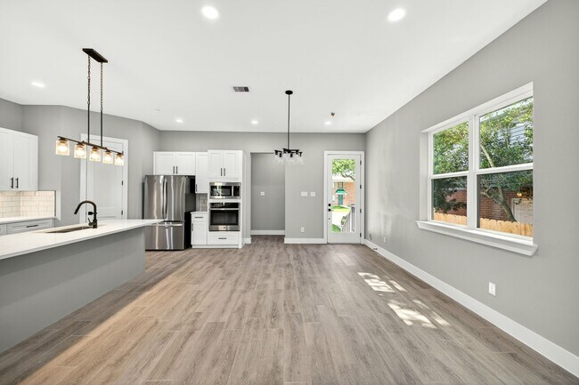 Foto del edificio - 4517 Larch Ln