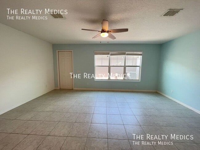 Foto del edificio - 7742 Bowery Dr