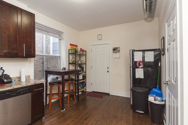 Foto del edificio - 1900 N Western Ave