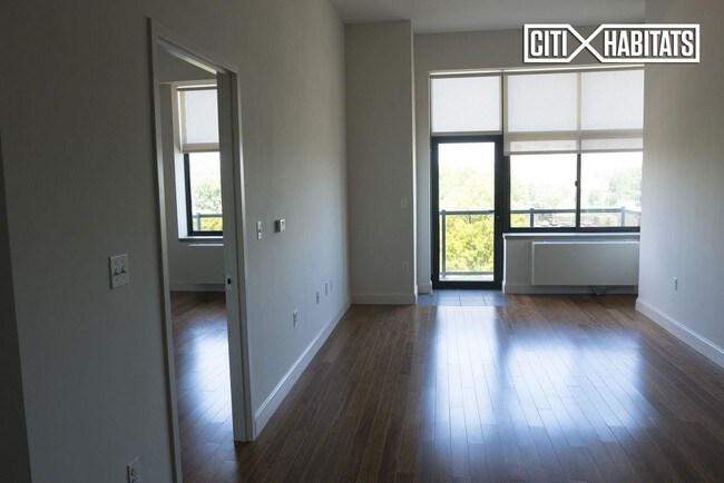 Building Photo - 1980 Steinway St