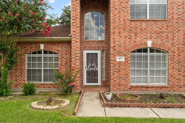 Foto del edificio - 4111 Surreydon Dr