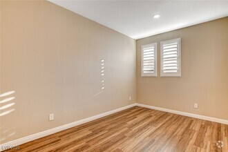 Building Photo - 888 Haven Oaks Pl