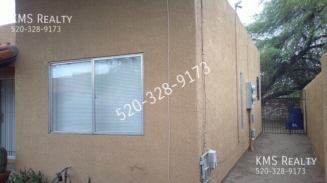 Foto del edificio - 2 Bedroom 2 Bath-102 E Alturas Street Unit...