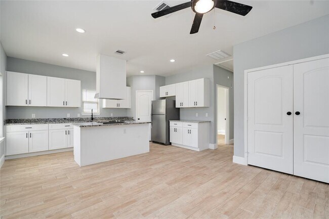 Foto del edificio - 5754 Reed Rd
