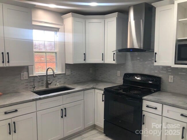 Building Photo - 1531 Longleaf Dr