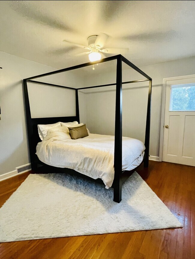 1st bedroom. - 1220 E Kensington Blvd