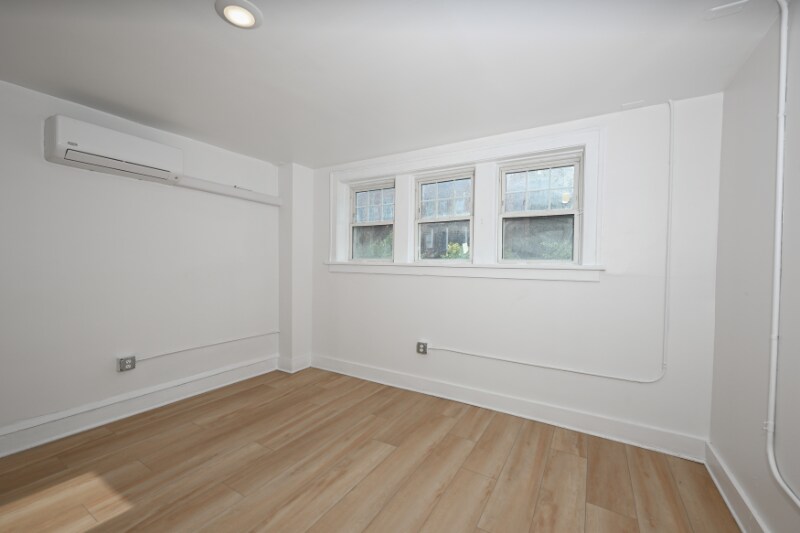 1384 W 83rd St Cleveland, OH 44102 – photo 3