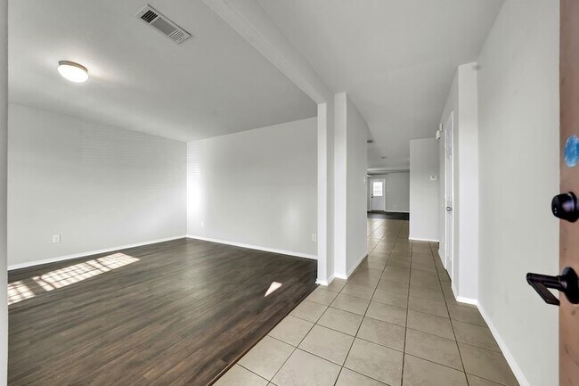 Foto del edificio - 3201 Sadie Trail