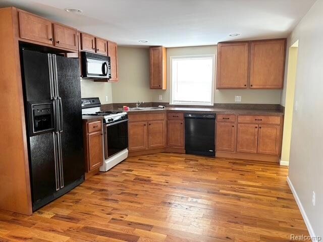 Foto del edificio - 4675 Lakeborn Dr