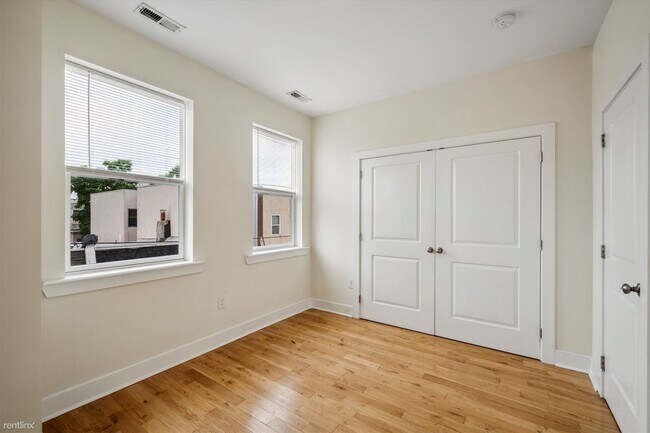 Foto del edificio - 3 br, 2 bath Triplex - 2031 N Carlisle St ...