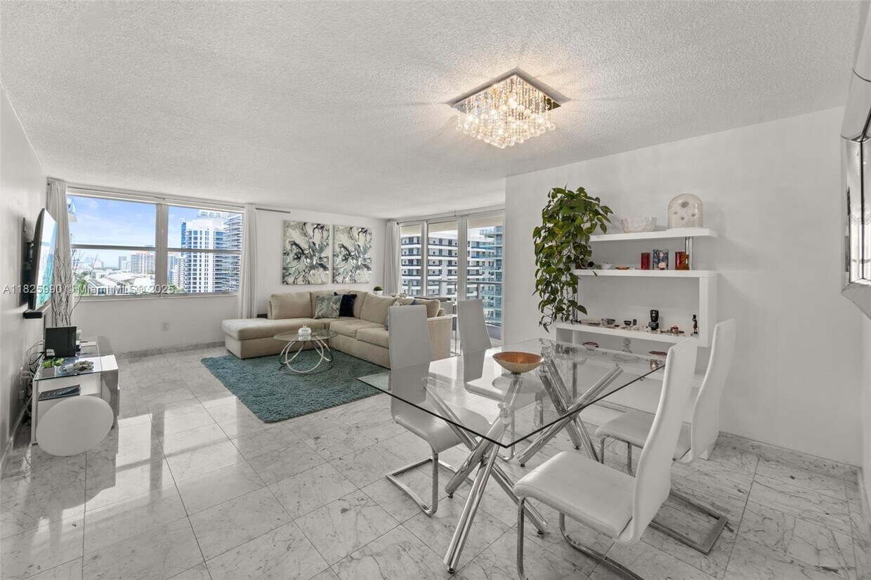 Foto principal - 5750 Collins Ave