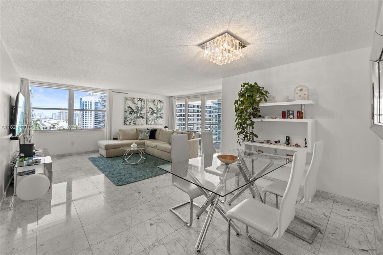 Primary Photo - 5750 Collins Ave