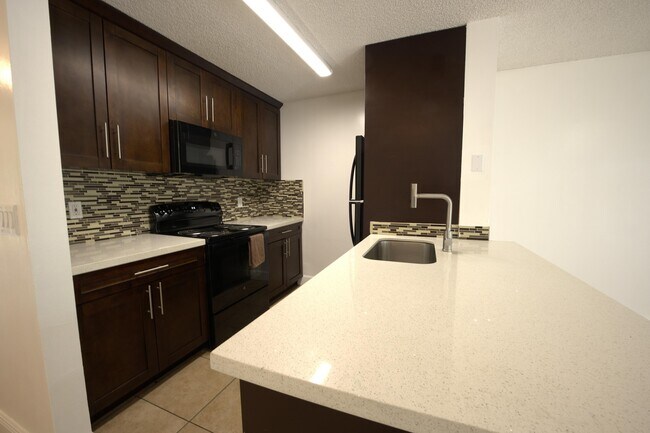 Foto del edificio - 1824 Meadows Cir W