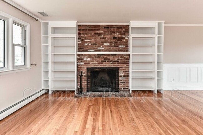 Photo - 3015 James St House