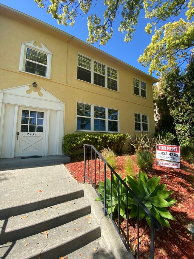 Building Photo - 2151 Montana Ave