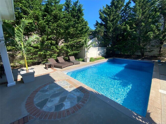 Foto del edificio - 100 Lynbrook Ave
