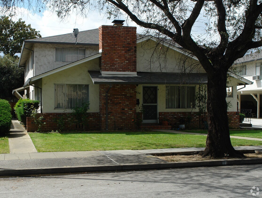 Foto del edificio - 1034 Iowa Ave