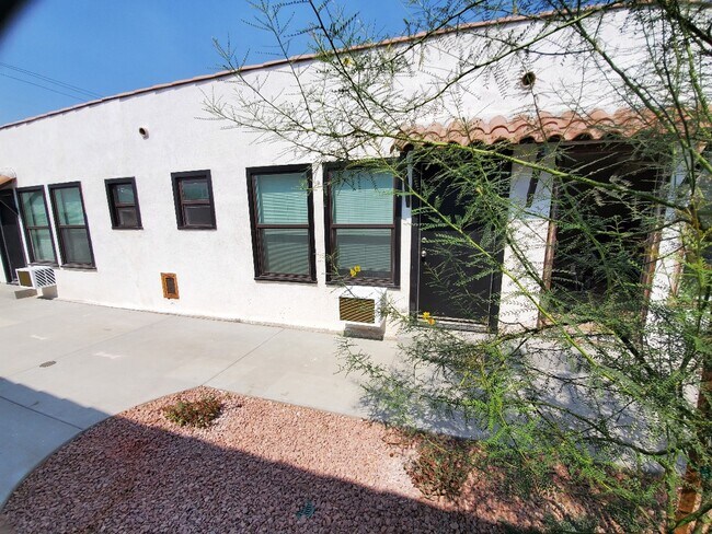 Building Photo - 815 Mariposa St