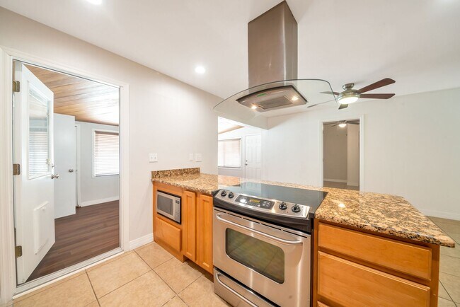Foto del edificio - Great 6 Bedroom home near ASU with large BASEMENT