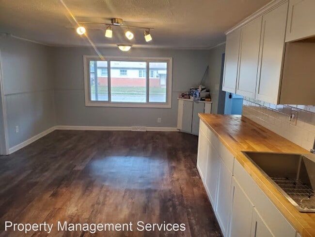 Foto del edificio - 2 br, 1 bath House - 34523 John St. *