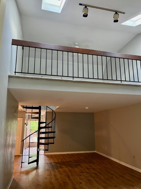 Building Photo - 296 Valley Stream Ln