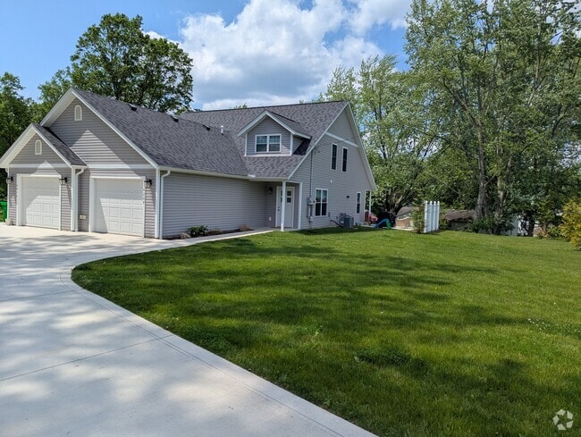 Building Photo - 4264 Stow Rd