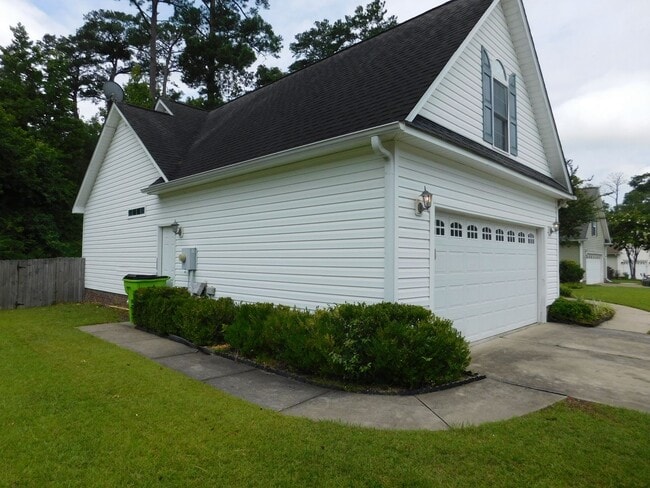Building Photo - 408 Sweet Gum Way
