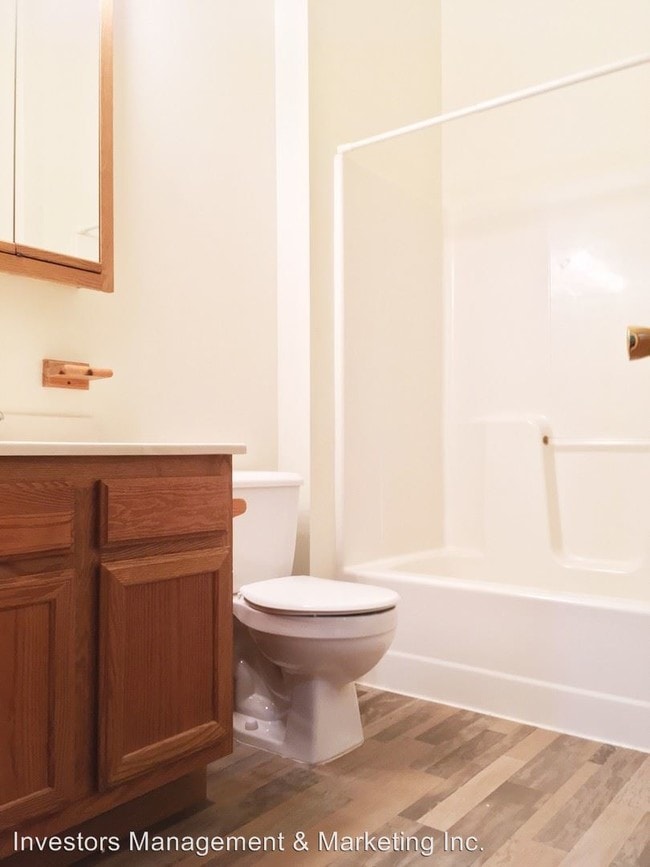 Foto del edificio - 107 Main St S