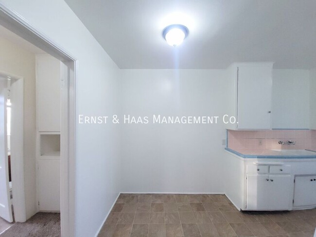 Foto del edificio - Lovely 1 Bedroom Apartment with Fresh Pain...