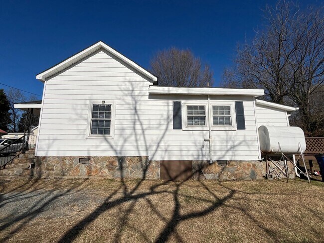 Building Photo - One Level Living with Central Air