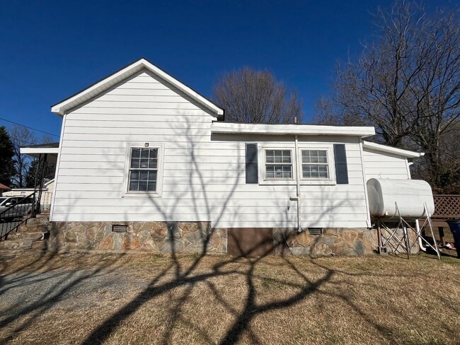 Foto del edificio - One Level Living with Central Air