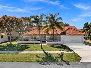 Building Photo - 9393 Laurel Green Dr