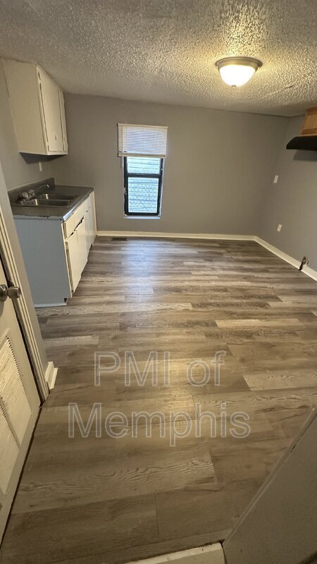 Building Photo - 1421 James St