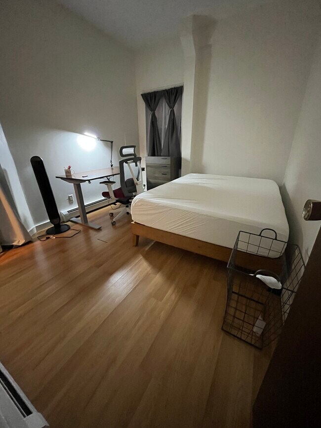 Foto del edificio - 1709 Tibbits Ave