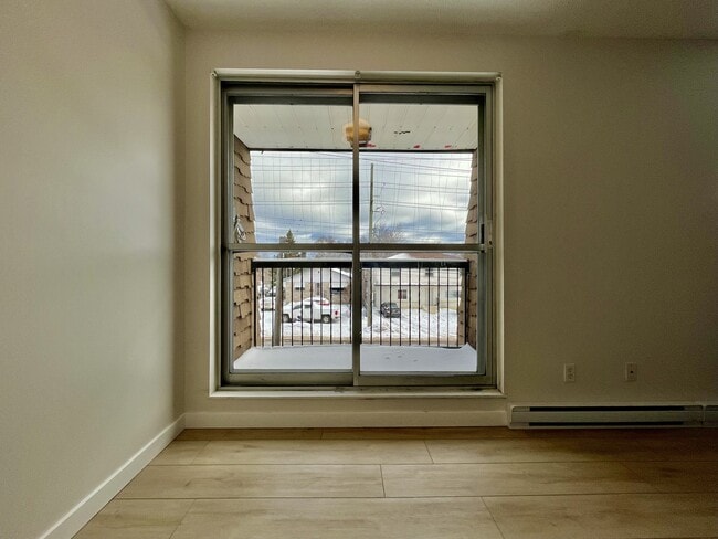 Building Photo - 306 Balsam St