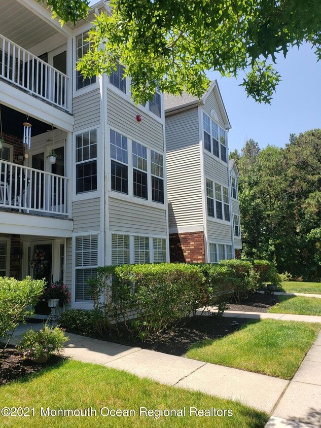 22 Inverness Cir, Evesham, NJ 08053 Room for Rent in Evesham, NJ