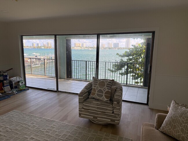 Building Photo - 360 Wilma Cir